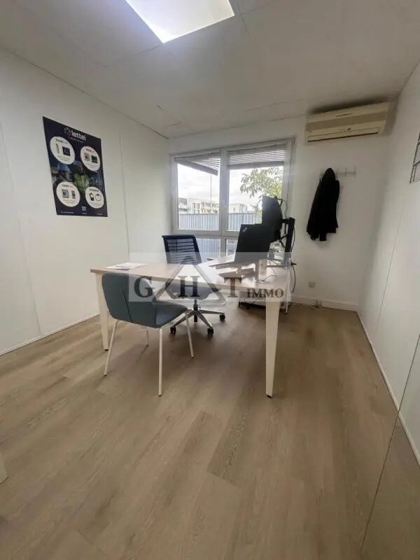 Plus de détails pour Bureau, Industriel/Logistique à louer