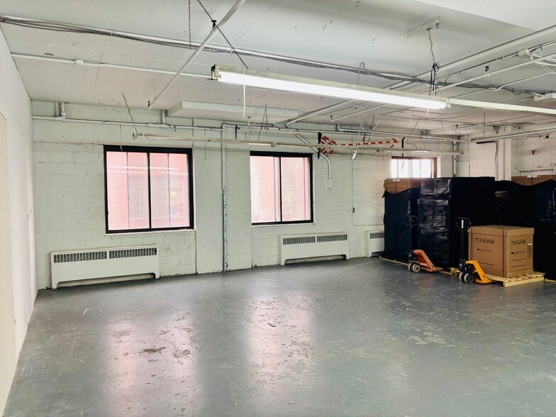 9090 Av Du Parc, Montréal, QC à louer - Photo intérieure – Image 1 sur 11