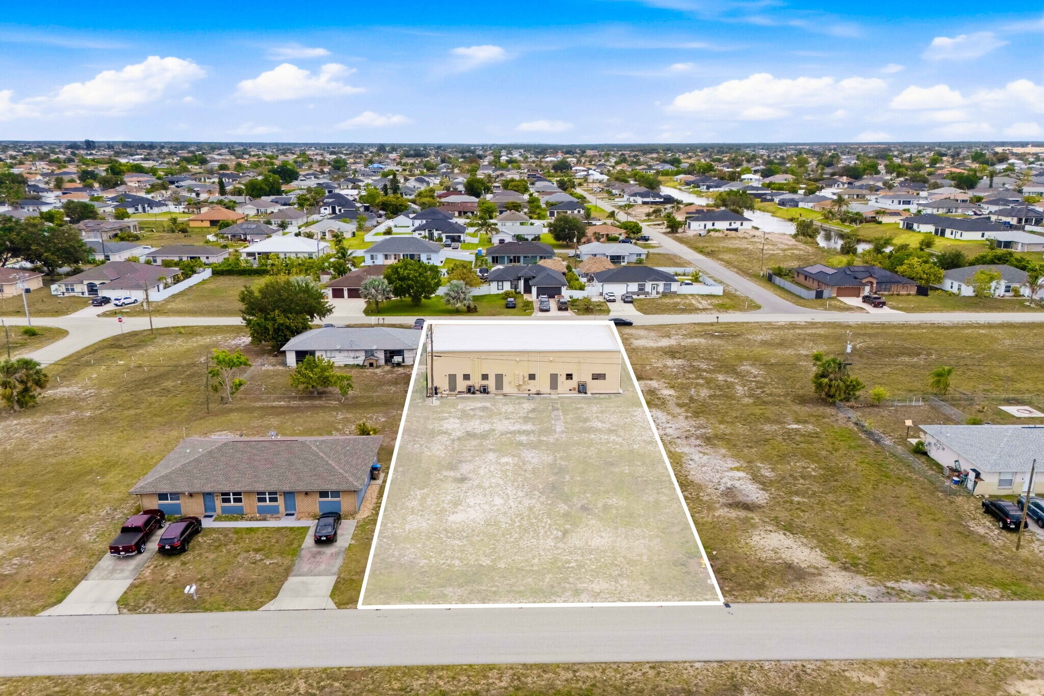 1010 NE 9th St, Cape Coral, FL à vendre Photo de l’immeuble– Image 1 sur 60