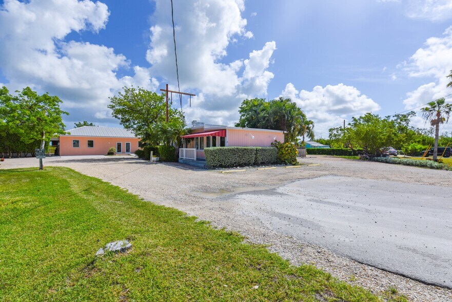 24171 Overseas Hwy, Summerland Key, FL à vendre - Photo de l’immeuble – Image 2 sur 17