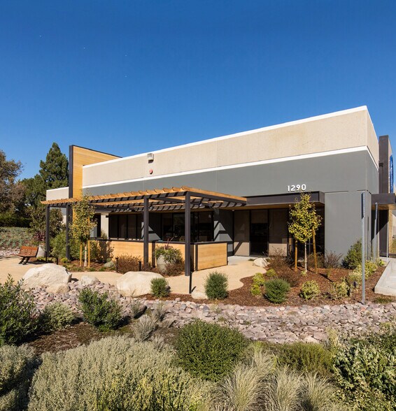 1290 Rancho Conejo Blvd, Thousand Oaks, CA à louer - Photo de l’immeuble – Image 1 sur 4
