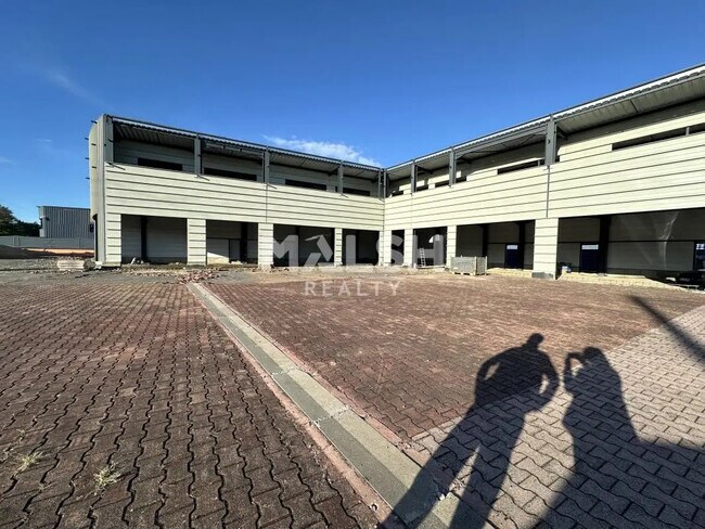 Plus de détails pour Bureau, Local d'activités à louer