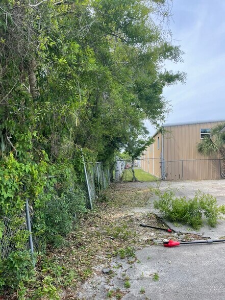 820 Carswell Ave, Daytona Beach, FL à vendre - Photo de l’immeuble – Image 3 sur 21