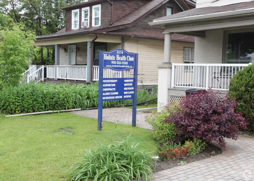 2174 Major Mackenzie Dr, Vaughan, ON à louer - Photo de l’immeuble – Image 2 sur 6