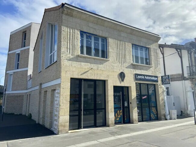 Plus de détails pour Local commercial à louer