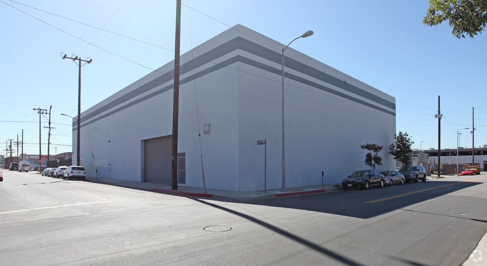612 Jackson St, Los Angeles, CA à louer - Photo de l’immeuble – Image 3 sur 3
