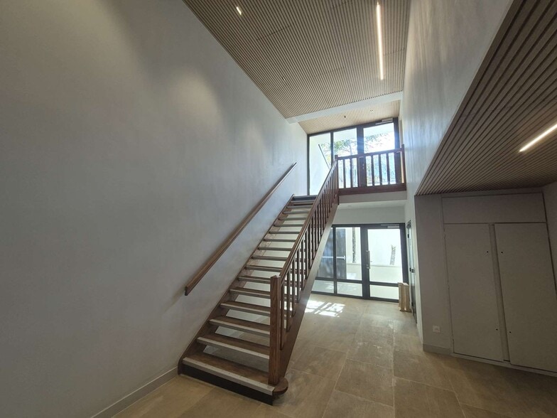 12 Place Lachambeaudie, Paris à louer - Photo de l’immeuble – Image 2 sur 5