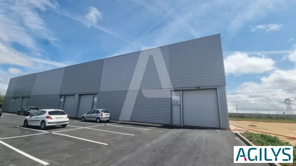 Local d’activités dans Villebon-sur-Yvette à louer - Photo de l’immeuble – Image 2 sur 13