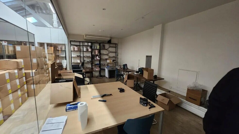 Local d'activités dans Joinville-le-Pont à vendre - Photo intérieure – Image 3 sur 6