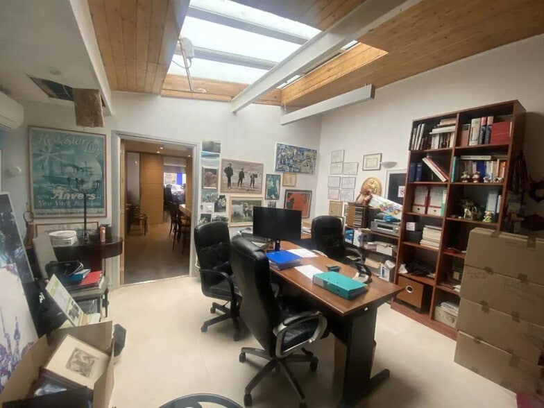 Local commercial dans Paris à louer - Photo de l’immeuble – Image 3 sur 7