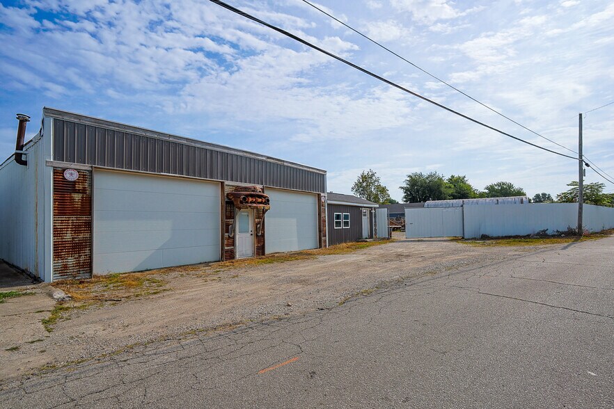 510 E Jackson St, Shelbyville, IN à vendre - Photo de l’immeuble – Image 2 sur 7