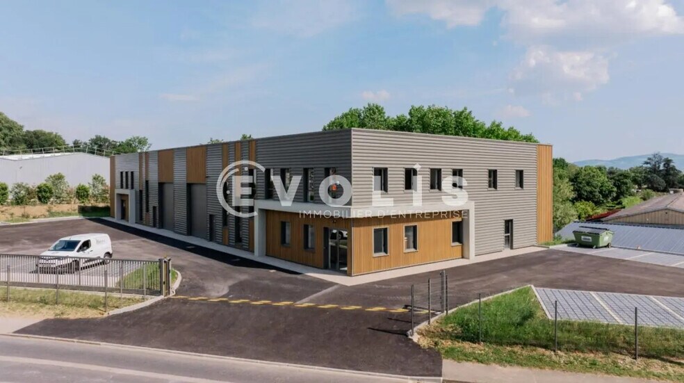 Local d’activités dans Trévoux à louer - Photo de l’immeuble – Image 1 sur 7