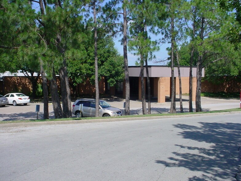 301 Hospital Dr, Corsicana, TX à louer - Photo de l’immeuble – Image 2 sur 2