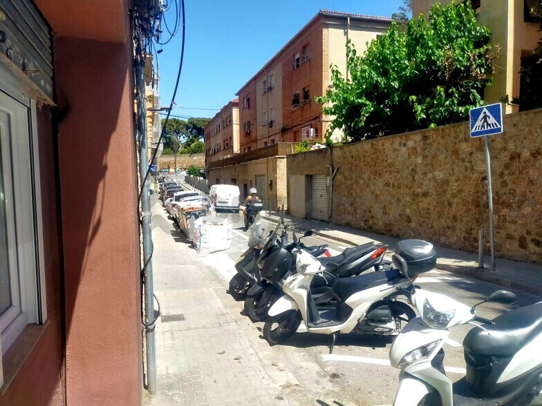 Immeuble residentiel dans Barcelone, Barcelona à vendre - Photo de l’immeuble – Image 2 sur 4