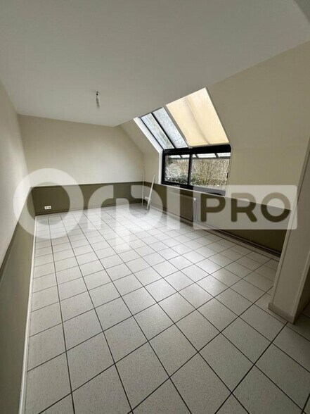 Bureau dans Tincques à vendre - Photo intérieure – Image 2 sur 12