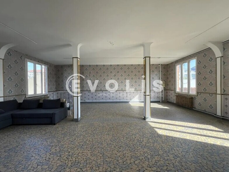 Bureau dans Champigny-sur-Marne à louer - Photo de l’immeuble – Image 2 sur 11