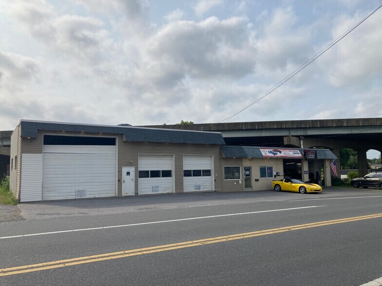 1817 Hummel Ave, Camp Hill, PA à vendre - Photo de l’immeuble – Image 2 sur 4