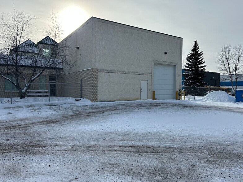 2404 96th St NW, Edmonton, AB à vendre - Photo de l’immeuble – Image 1 sur 2