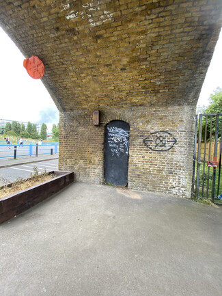 Plus de détails pour 80-90 Millwall Park Arches, London - Local commercial à louer