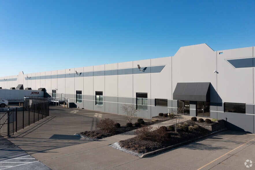 9200 Brookfield Ct, Florence, KY à louer - Photo de l’immeuble – Image 3 sur 5
