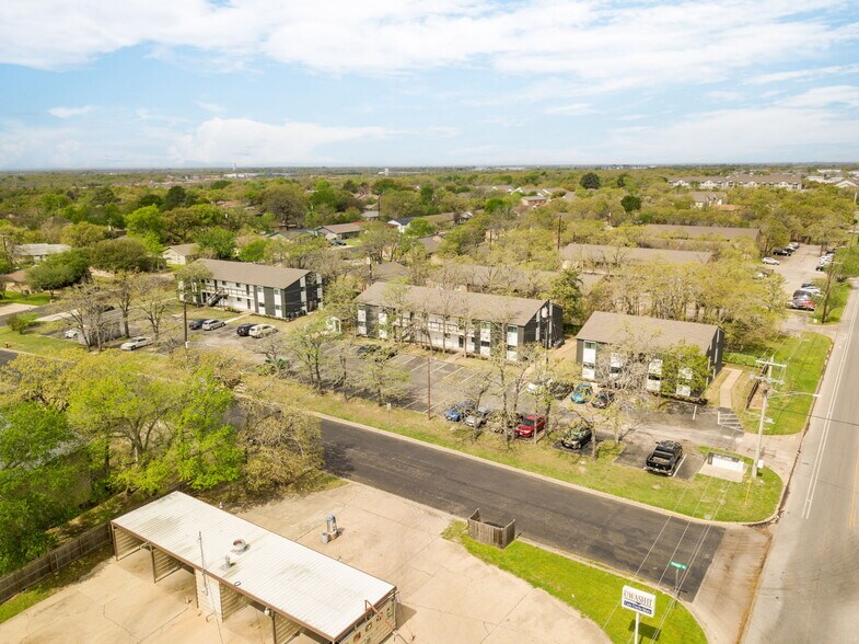 704 Yegua St, Bryan, TX à vendre - Aérien – Image 2 sur 15
