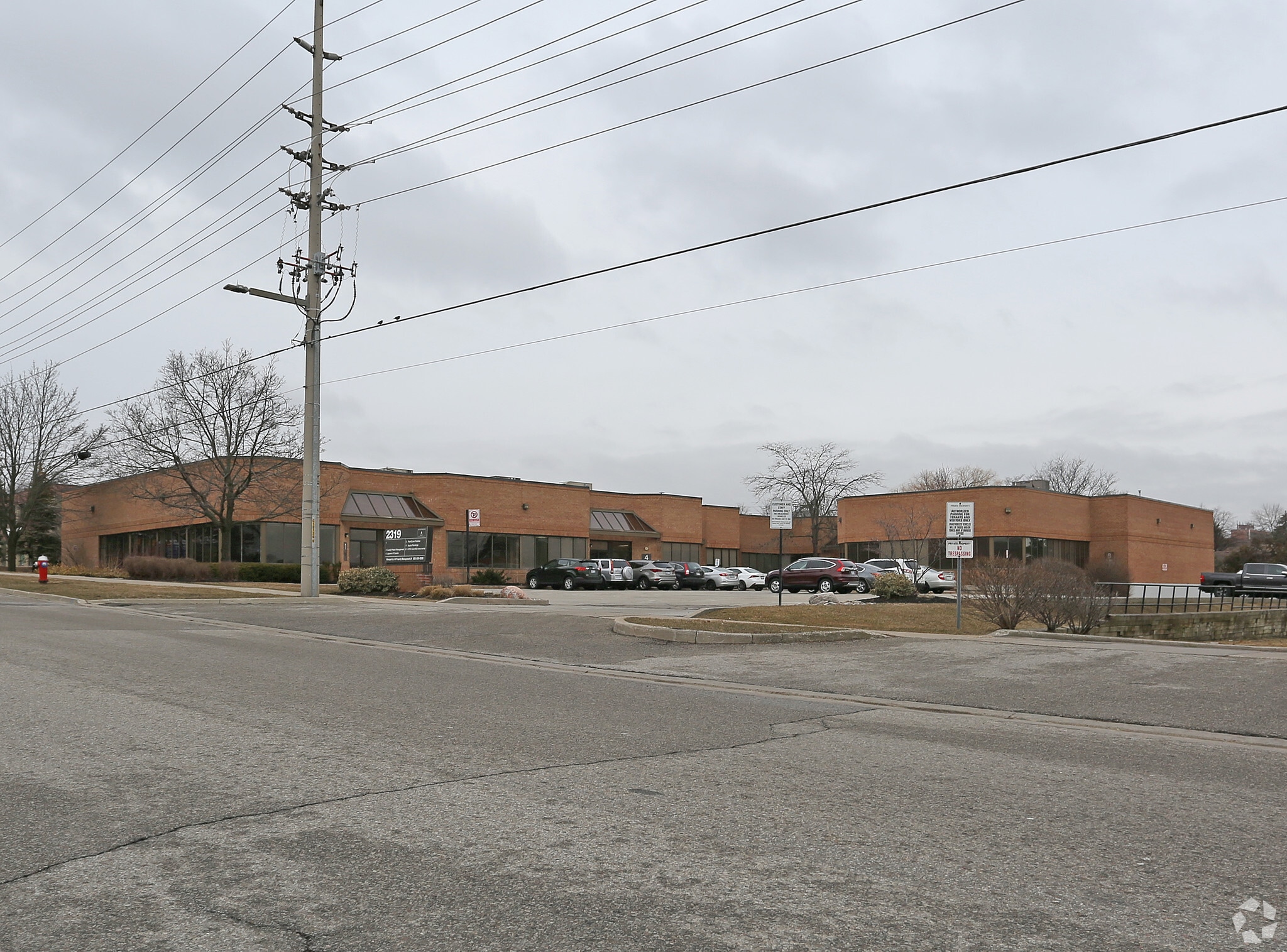 2319 Dunwin Dr, Mississauga, ON à vendre Photo de l’immeuble– Image 1 sur 6