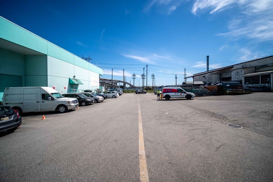 8713-8793 Cambie St, Vancouver, BC à louer - Photo de l’immeuble – Image 3 sur 12