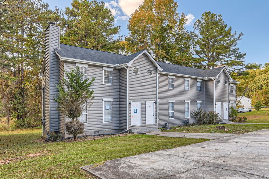 8537 Pineland Dr, Jonesboro, GA à vendre - Photo de l’immeuble – Image 2 sur 35