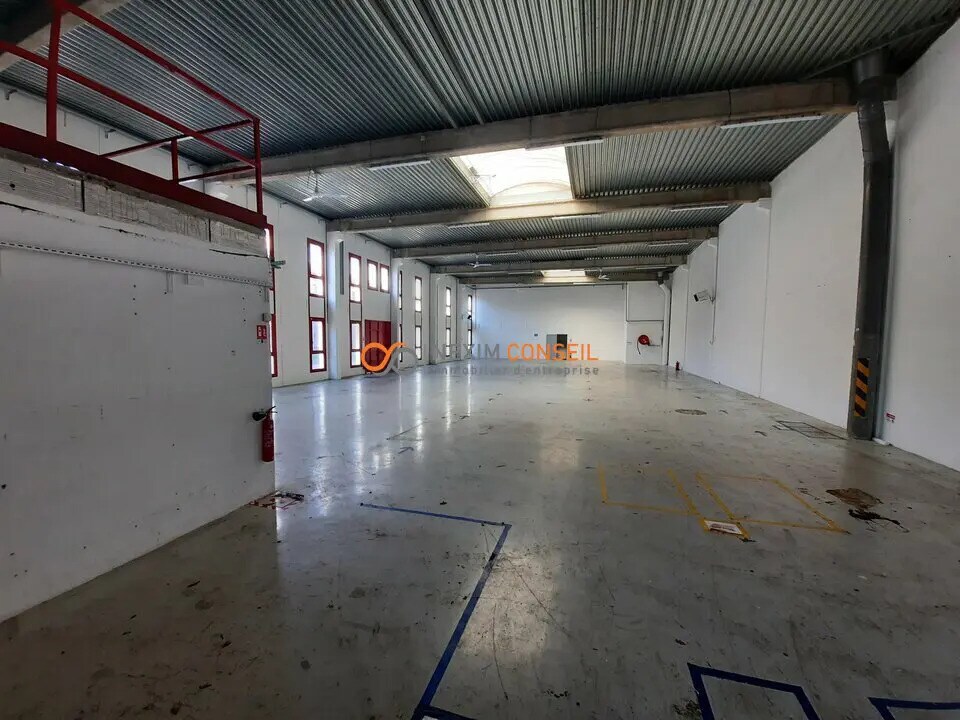 Industriel/Logistique dans Éragny à louer Photo de l’immeuble– Image 1 sur 8