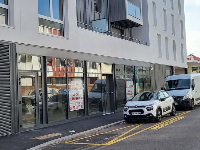 Plus de détails pour Local commercial à louer