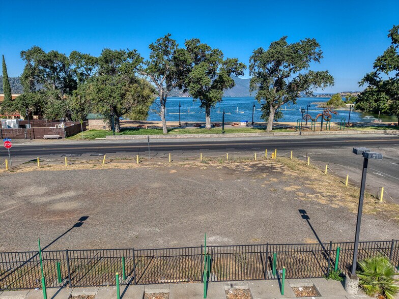 14050 Division ave, Clearlake, CA à vendre - Photo de l’immeuble – Image 2 sur 12