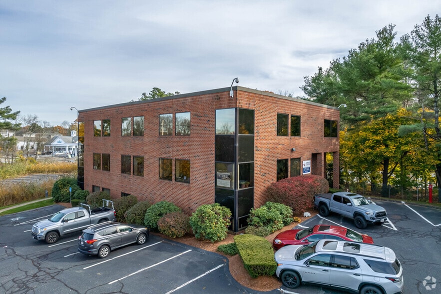 87 Elm St, Hopkinton, MA à louer - Photo principale – Image 1 sur 12