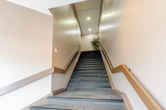 10441-10445 124 St, Edmonton, AB à louer Photo intérieure– Image 2 sur 66