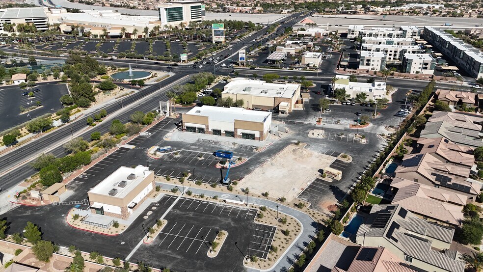7325 Aliante Pky, North Las Vegas, NV à louer - Photo de l’immeuble – Image 3 sur 6