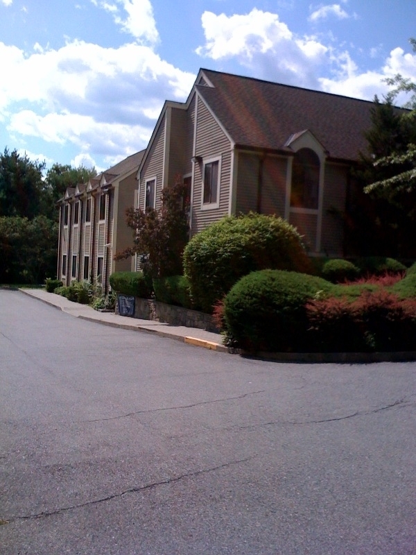 190 Goldens Bridge Rd, Katonah, NY à louer Photo principale– Image 1 sur 32