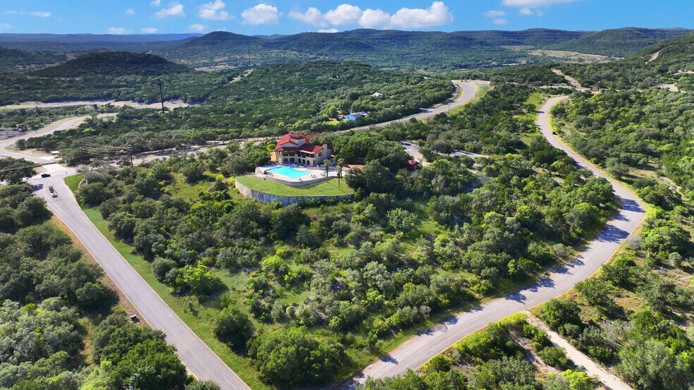 169 Private Road 1710, Mico, TX à vendre - Photo de l’immeuble – Image 3 sur 50