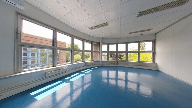 Plus de détails pour 23 Rue Georges Melies, Noisy-le-Grand - Bureau à louer