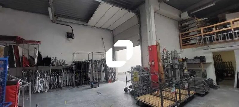 Local d’activités dans Saint-Ouen-sur-Seine à louer - Photo de l’immeuble – Image 3 sur 7