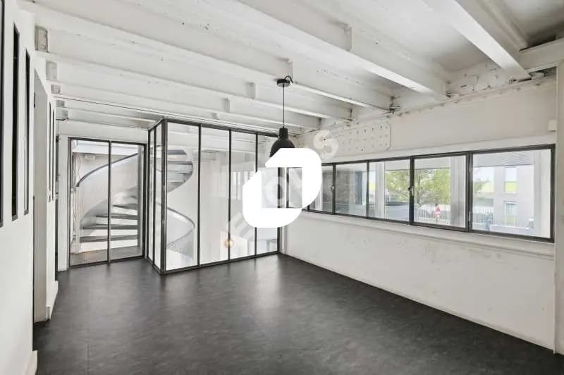 Bureau dans Saint-Denis à vendre - Photo de l’immeuble – Image 2 sur 14