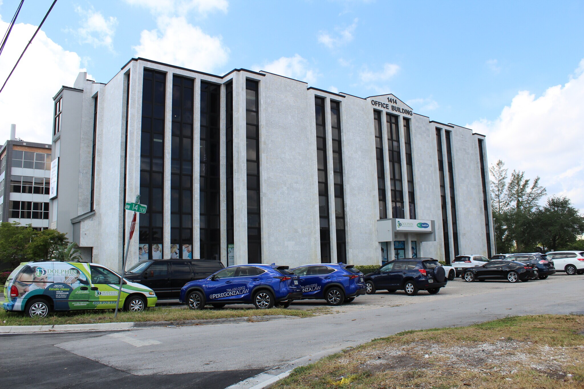 1414 NW 107th Ave, Miami, FL à louer Photo de l’immeuble– Image 1 sur 19