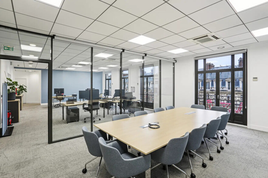 160 Boulevard Haussmann, Paris à louer - Photo de l’immeuble – Image 3 sur 14