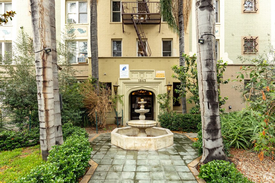 1843 N Cherokee Ave, Los Angeles, CA à vendre - Photo de l’immeuble – Image 3 sur 61