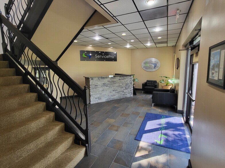 1535 Georgesville Rd, Columbus, OH à louer - Hall d’entrée – Image 3 sur 8
