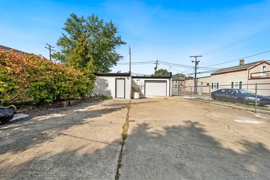 4651 W 130th St, Cleveland, OH à vendre - Photo de l’immeuble – Image 2 sur 30