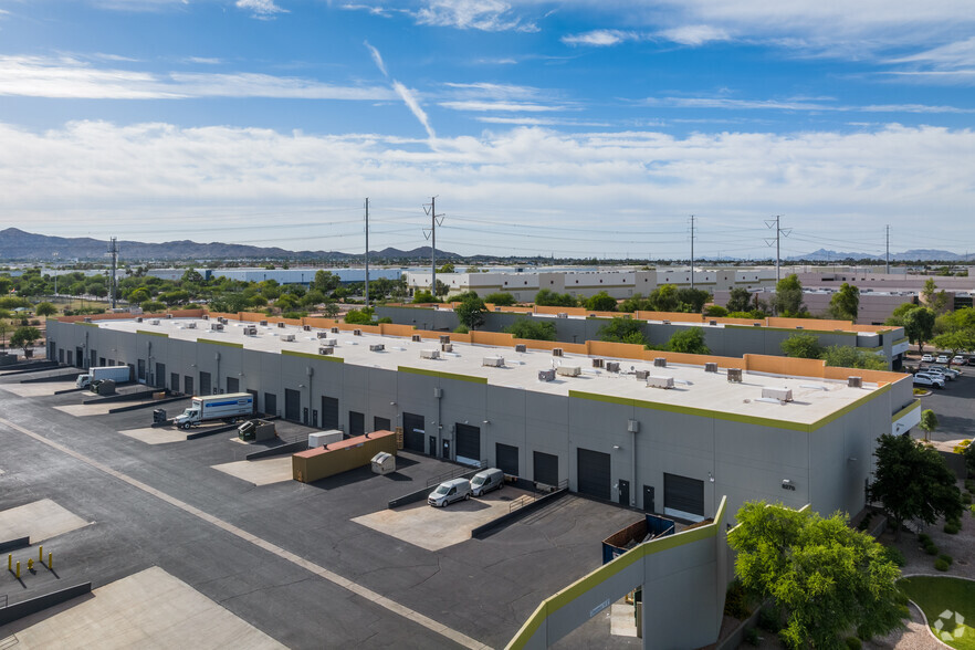 8270 S Kyrene Rd, Tempe, AZ à louer - Photo de l’immeuble – Image 2 sur 4
