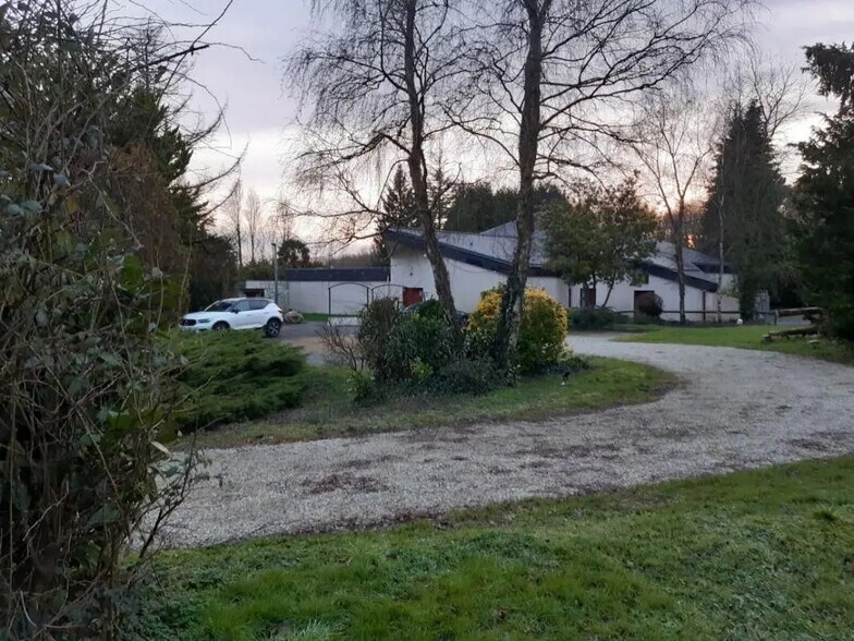 Local d'activités dans VAL D'ANAST à vendre - Photo de l’immeuble – Image 2 sur 5