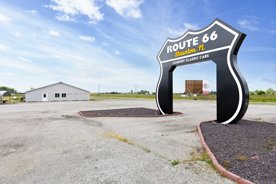 2149 E Frontage Rd, Staunton, IL à vendre - Photo de l’immeuble – Image 1 sur 50