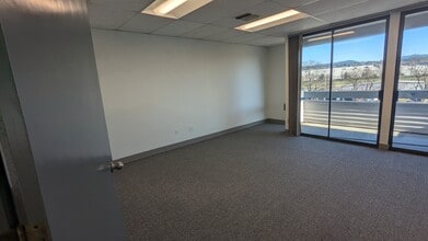 901 Rainier Ave N, Renton, WA à louer Photo intérieure– Image 2 sur 5