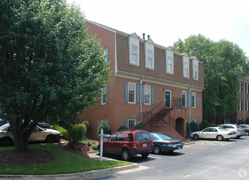 750 Hammond Dr NE, Atlanta, GA à vendre - Photo de l’immeuble – Image 2 sur 3