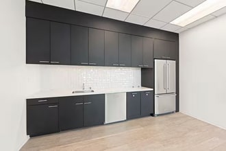 4270 Executive Sq, La Jolla, CA à louer Photo intérieure– Image 2 sur 5